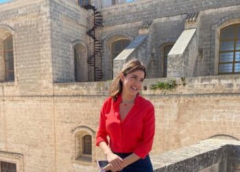 “Lolita è sul set, finalmente Puglia”: gli scatti di Luisa Ranieri nel cuore di Monopoli