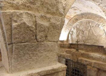 Bari sotterranea, viaggio nella cripta dove i marinai nascosero le reliquie di San Nicola – VIDEO