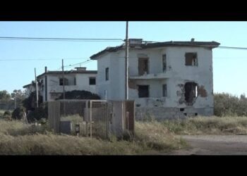 Costa Sud, ecco il lungomare abbandonato che sarà riqualificato: viaggio tra ruderi e degrado