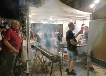 Musica, artisti di strada e prodotti tipici: successo a Bitetto per la Notte di San Giovanni – FOTO