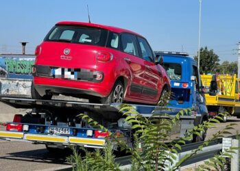 Statale 16, maxi incidente a San Giorgio: due auto ribaltate. Strada chiusa e code in direzione Nord