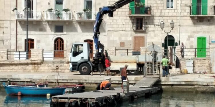 Rimozione pontili - Porto di Giovinazzo