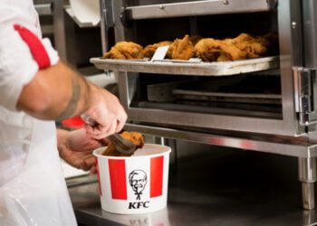 KFC apre a Casamassima: la catena del pollo fritto cerca 30 lavoratori a tempo indeterminato