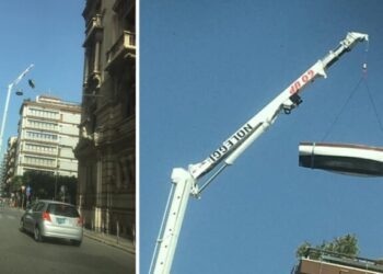 Bari, il mistero della ‘barca volante’: avvistata in centro tra corso Cavour e via Beatillo – FOTO