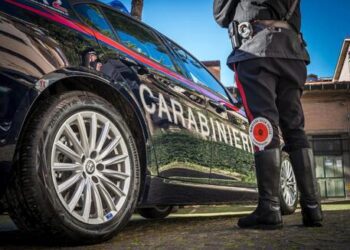Uccide la moglie 38enne con una coltellata e fugge: trovato morto il marito