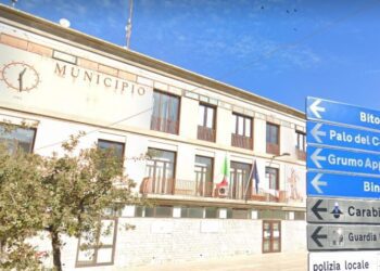 Soldi del Comune trasferiti su conti personali, arrestato dipendente infedele: 45 bonifici per 34mila euro