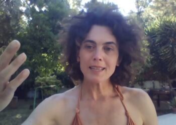 “Sulle spiagge di Polignano ti rubano anche l’anima”: lo sfogo dell’attrice Carla De Girolamo
