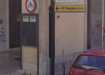 Putignano, postino non consegna raccomandata: condanna per Poste Italiane. Risarcimento da 676 euro