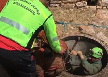 Monopoli, salvata la speleologa intrappolata nella grotta: finito incubo durato 24 ore – VIDEO