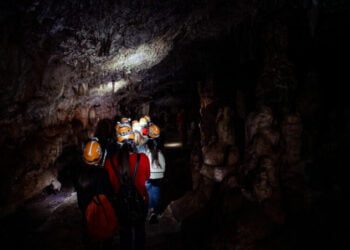 Partite a Castellana Grotte le visite Speleonight e Speleofamily. Appuntamenti per tutta l’estate