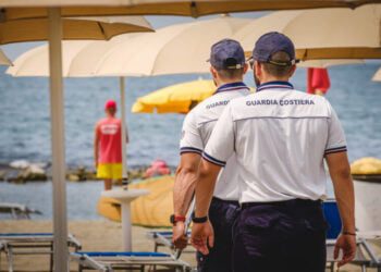 Bari, troppe moto d’acqua pericolose. La Capitaneria: “Sospendiamo le patenti nautiche”