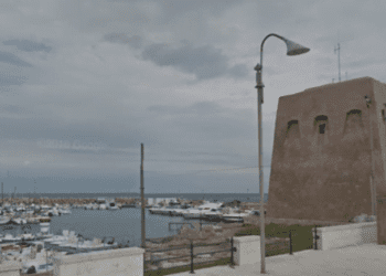 Rimprovera ragazzi che lanciavano bottiglie sulle barche, picchiato custode del porto