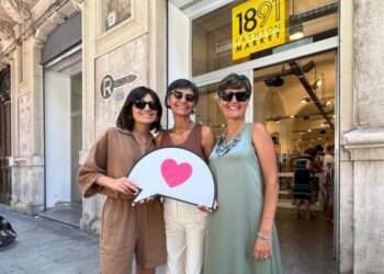 Bari vecchia in ‘fiesta’ con Raffaella Carrà: “Un anno fa ci lasciava la nostra diva nazionale” – VIDEO