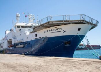Migranti, in 65 sbarcano a Taranto: morta una 29enne incinta. Tra i dispersi anche bimbi e neonati