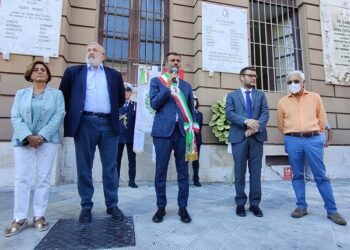 02 08 22 42° Anniversario Della Strage Di Bologna Oggi La Deposizione Di Una Corona Di Fiori Presso Lapide A Palazzo Di Città 2