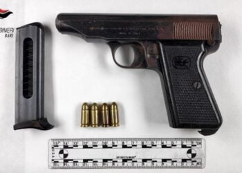Foto Pistola Con Logo