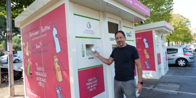 12 10 22 Posizionate Le Due Eco Stazioni Per La Raccolta Selettiva Su Strada Degli Imballaggi