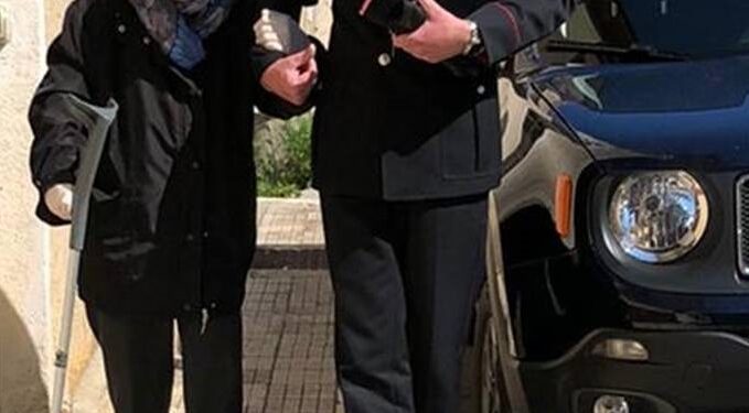 Carabinieri Anziana