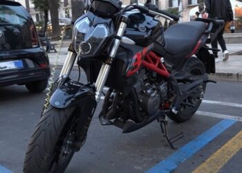 Moto Strisce Blu