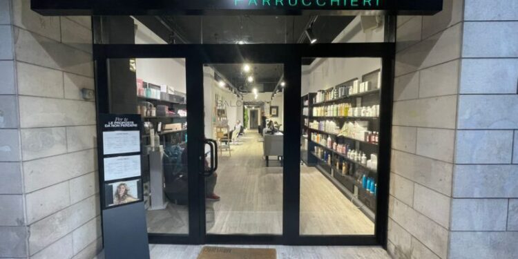Salon Com 1