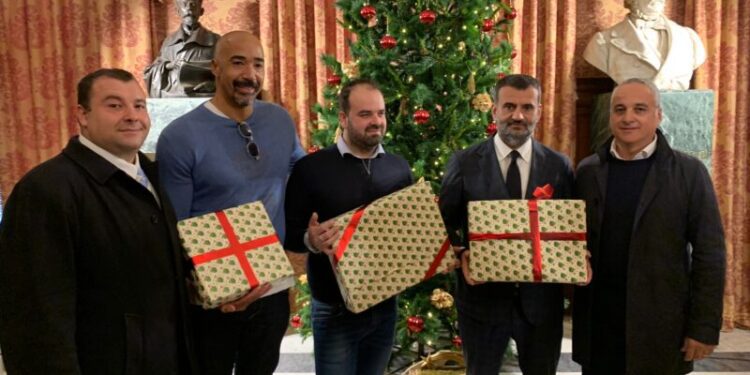 22 12 22 Un Ponte Di Solidarietà Per I Bambini Di Ischia Questa Mattina L’iniziativa Di Beneficenza 1