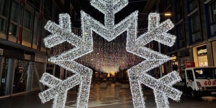 Luminarie Bari Via Sparano Fiocco Neve