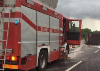 Vigili Del Fuoco Camion Ribaltato A14