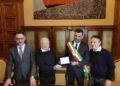 14 02 23 Questa Mattina La Consegna Un Riconoscimento Alla Pizzeria Da Donato Per I 50 Anni Di Attività (1)