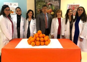 Foto Prof. Giannelli Con Gruppo Ricercatrici Del Centro Nutrizione Clinica