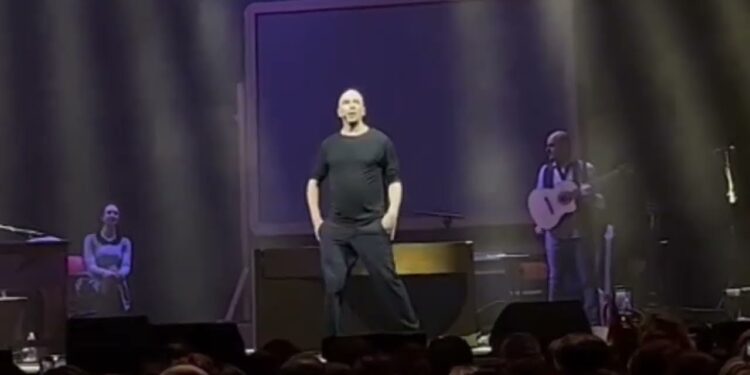 “forza Bari”, Checco Zalone Fa Sold Out A Roma: I Video Dei Fan Pugliesi In Trasferta Per ‘amore+iva’