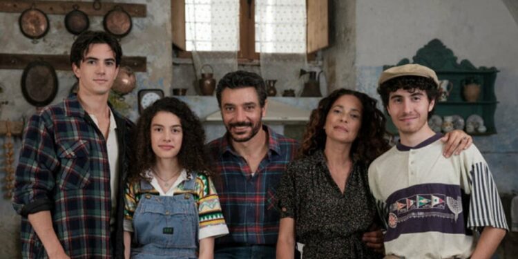 Storia Di Una Famiglia Perbene Stasera Canale 5 Jpg 1280x720 Crop Q85