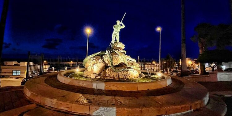 07 04 23 Ripristinato L’impianto D’illuminazione Del Monumento Al Pescatore A Torre A Mare