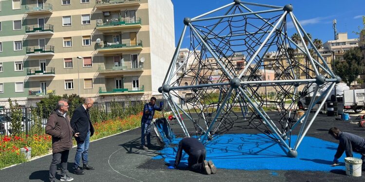 19 04 23 Stamattina Il Sopralluogo Della Commissione Lavori Pubblici Nell’area Ludica Del Parco Intitolato A Maria Maugeri 1
