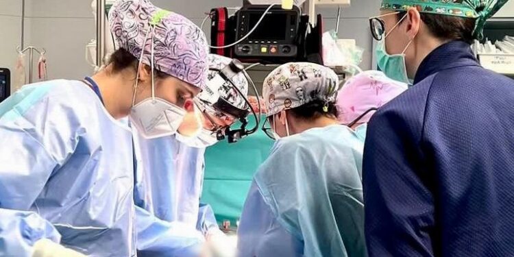 Prof Tandoi In Sala Operatoria Per Trapianto