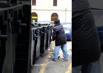Bari Vecchia, Il Signor Gregorio Raccoglie Rifiuti Fuori Dai Cassonetti: “un Esempio Di Civiltà” – Video