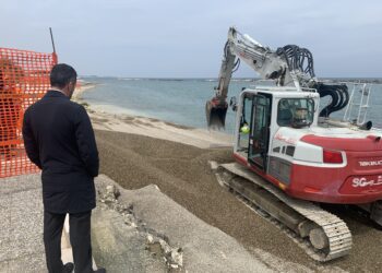 09 05 23 Ripascimento Ciottoli Lungomare San Girolamo Sopralluogo Del Sindaco 2