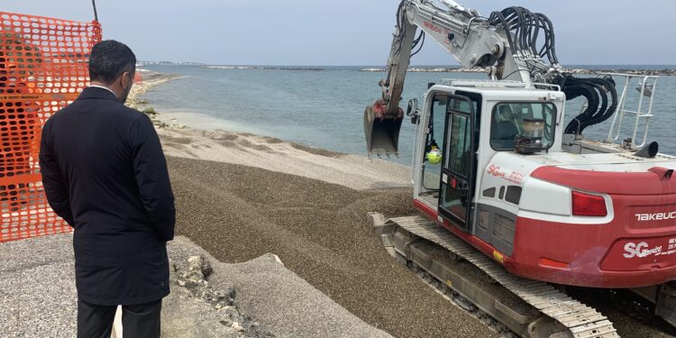 09 05 23 Ripascimento Ciottoli Lungomare San Girolamo Sopralluogo Del Sindaco 2