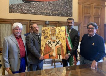 09 05 23 Stamattina La Consegna Diun'opera Di Mimmo Camassa Raffigurante San Nicola