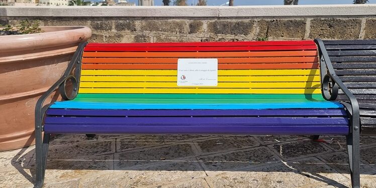 26 05 23 Inaugurata La “panchina Dell’amore” In Via Venezia, Nei Pressi Del Fortino Sant’antonio
