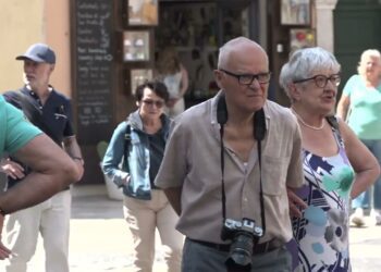 A Bari Vecchia Mancano I Bagni Pubblici, Turisti In Difficoltà: “chiedono I Servizi Anche In Cattedrale” – Video