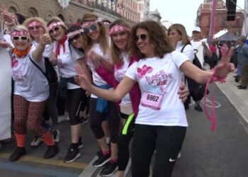 In 15mila A Bari Per La Race For The Cure: Onda Rosa Di Solidarietà Per Combattere Il Tumore Al Seno – Video