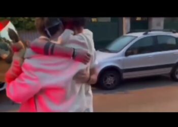 “la Sorpresa Più Bella”, Mattia Zenzola Torna A Casa: Un Ex Concorrente Di Amici Lo Aspetta – Video