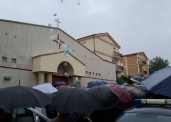 L’ultimo Saluto A Jessica, La 16enne Uccisa Dal Padre: Folla Di Amici Ai Funerali – Video