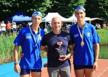 Canottaggio Pasquale Tamborrino E Leonardo Bellomo Del Cc Barion Campioni D'italia Con Il Ds Carlo Quaranta