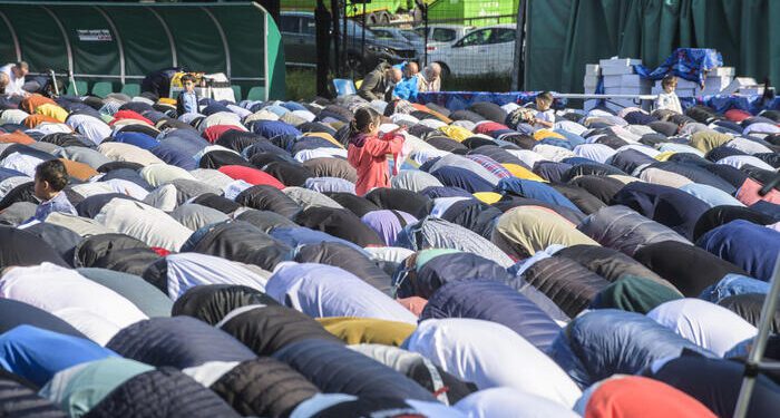 Ramadan: Preghiera Musulmana A Milano