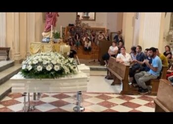 Manfredonia, L’ultimo Saluto Ai Fratellini Stefan E Daniel: Folla Commossa In Cattedrale – Video