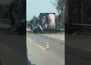 Tir A Fuoco Sulla Statale All’altezza Di Torre Canne: Il Mezzo Distrutto Dalle Fiamme – Video