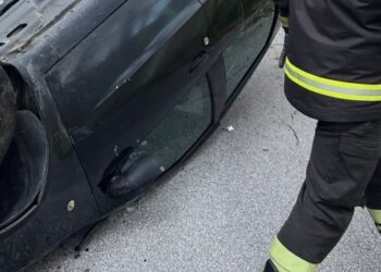 Vigili Del Fuoco Auto Ribaltata