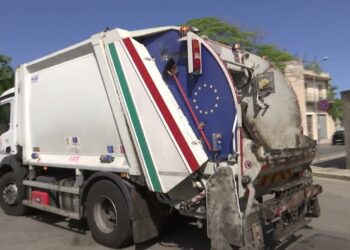 Bari, I Mercatali Si Fermano Per Protesta: “no Alla Presenza Di Mezzi Amiu Vicino A Frutta E Verdura” – Video