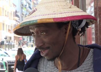 Bari, La Storia Di Ibrahima: Scrittore Di Poesie Nel Suo ‘ufficio’ Di Via Melo. “qui Nessuno è Straniero” – Video